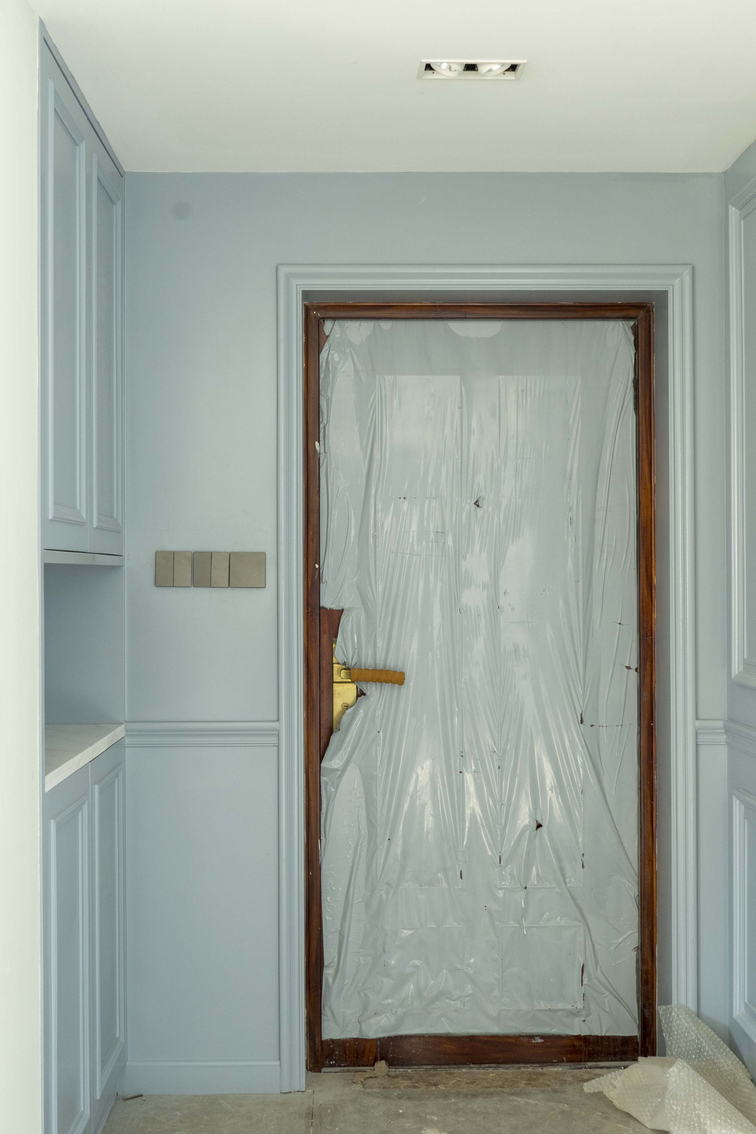 门套突出来了怎么办,门套的缝隙打胶打坏了