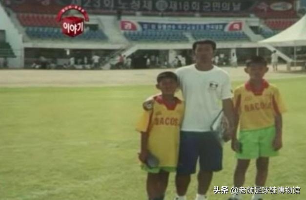 亚洲球王恶意蹬踏染红，除禁赛难逃父亲责罚，因为人性比足球重要