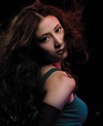 民用小飞机女驾驶员,战斗机女飞行员驾驶飞机视频