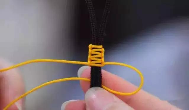 手编绳吊坠怎么打结,四股手编绳打结收尾