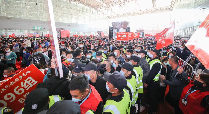 万人购房,恒大越过山海关