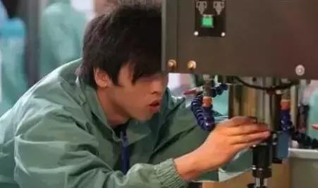 在厂里干数控车十多年了，感觉没有前途想转行，我该怎么办？