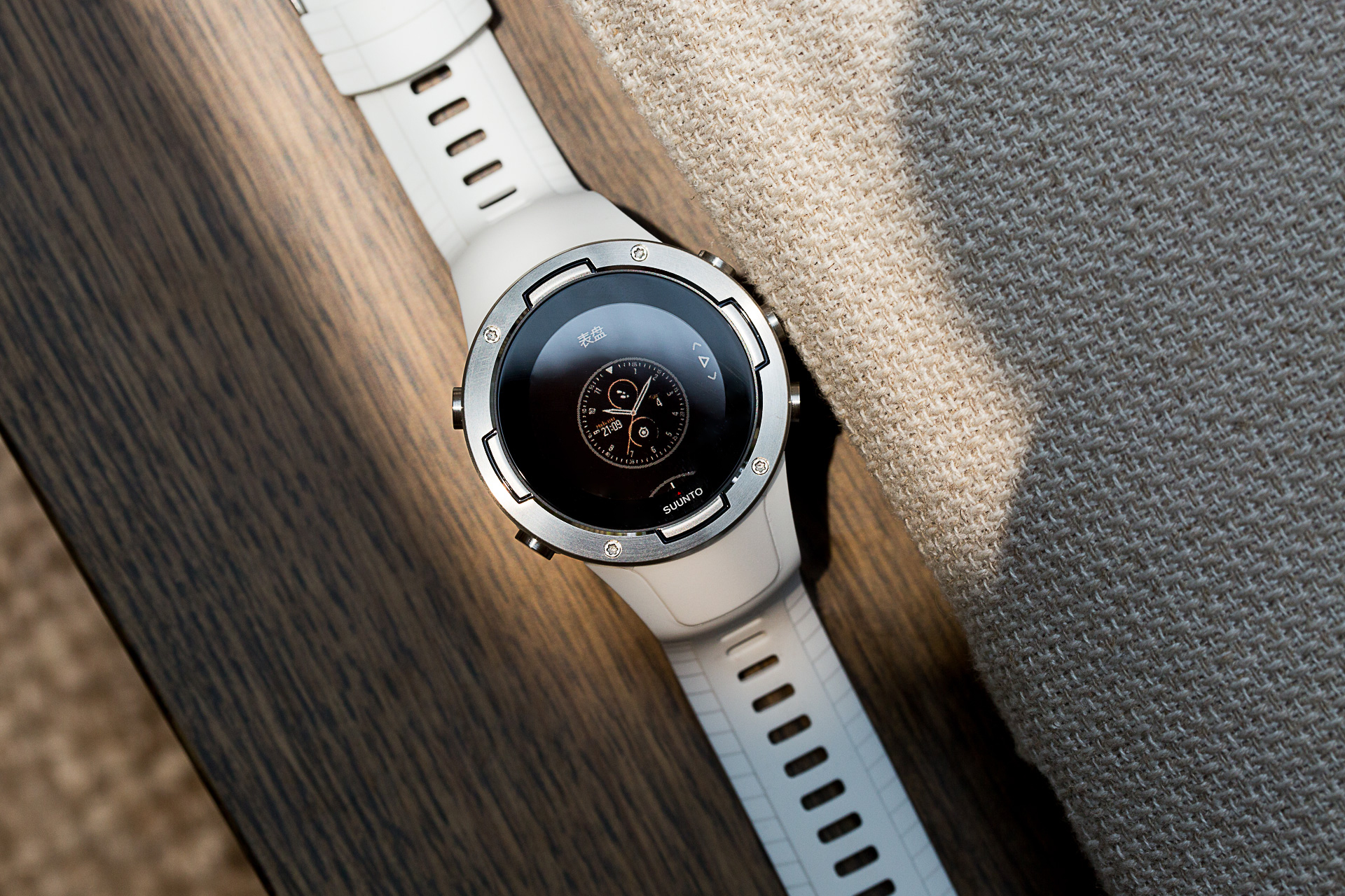 颂拓5手表运动模式表盘功能介绍,suunto颂拓5智能运动手表