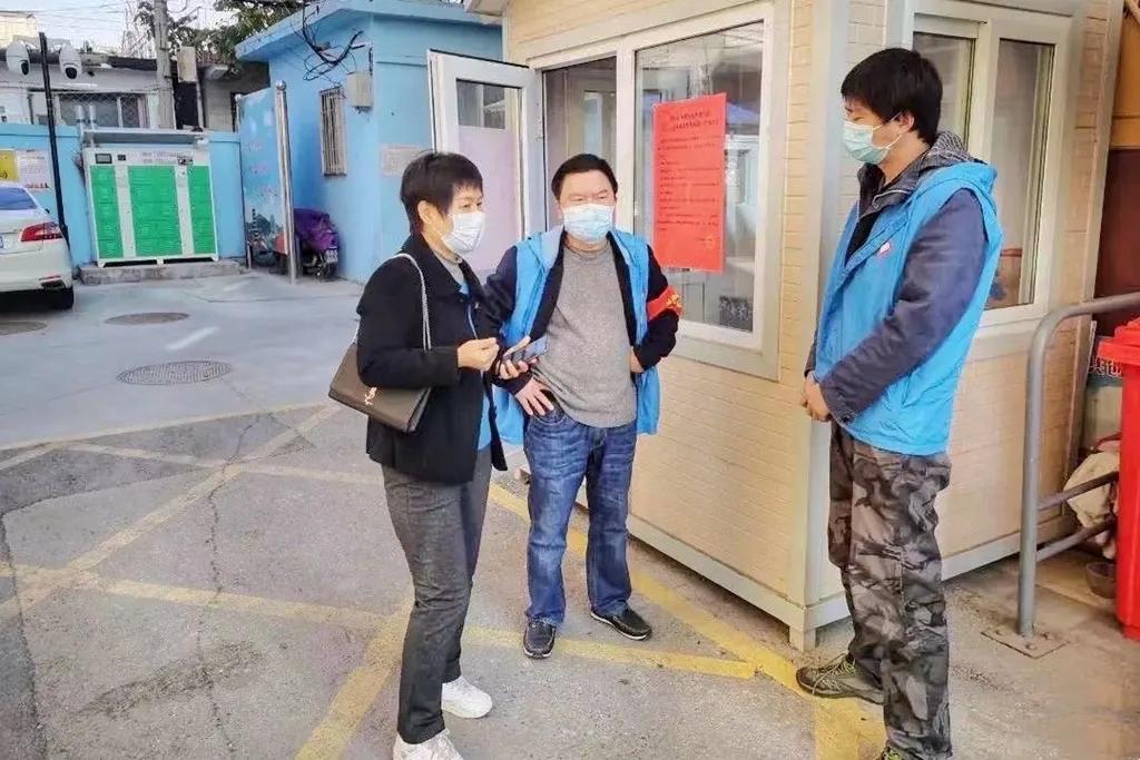 疫情防控暖心执勤,坚守疫情防控点节日慰问暖人心