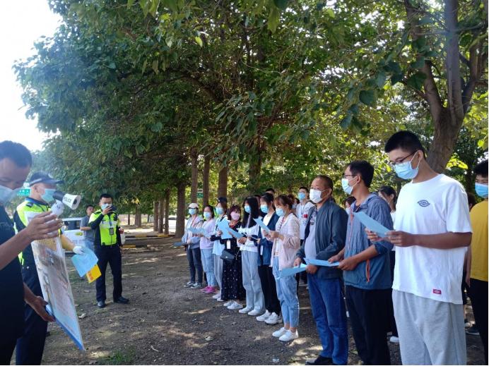 交管站开展一盔一带安全宣传行动,一盔一带交通安全宣传简报