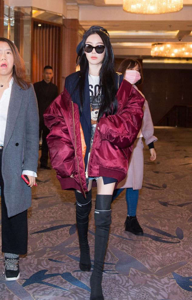 短靴大势已去!今冬流行穿“过膝靴”,时髦显高,小个子都爱了