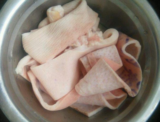 真正的猪皮冻是怎样做的,做猪皮冻不能少了这一步