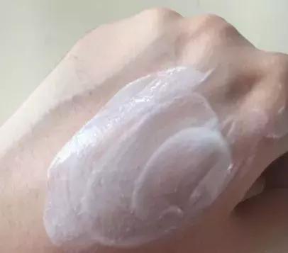 最新防晒霜推荐清爽不油腻好推开,什么防晒霜不油腻很好用防水防汗