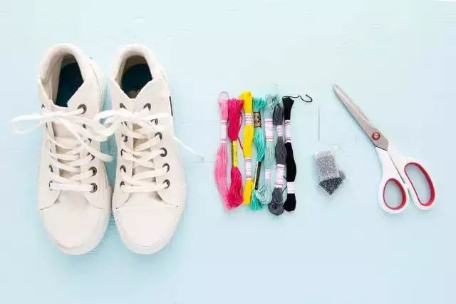 小白鞋怎么改好看,小白鞋变颜色教程