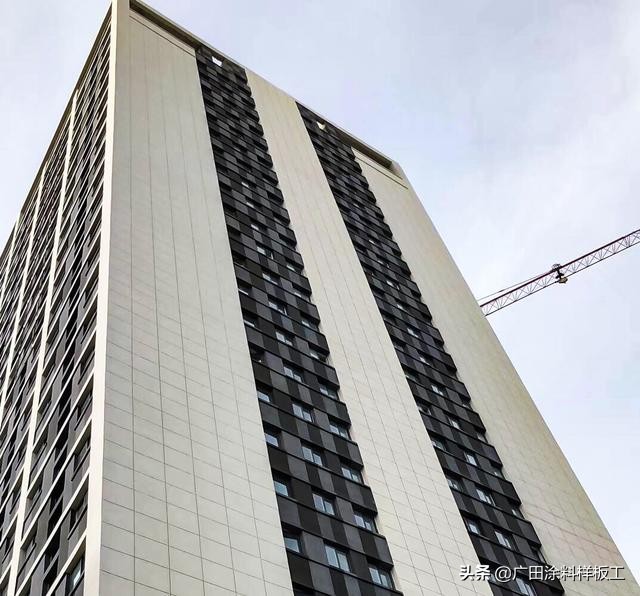 外墙真石漆喷漆施工视频教学,轻钢别墅外墙用真石漆施工步骤