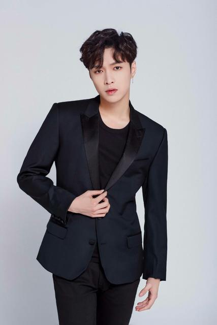 男明星的“脱敏”之路，有梗超会玩，具备核心竞争力