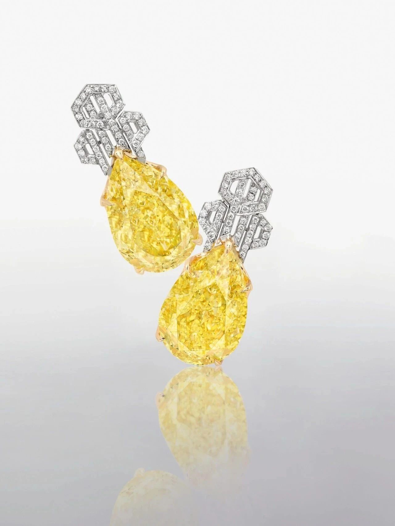 苏富比拍的帝王绿翡翠 (苏富比拍卖的上亿翡翠珠子)