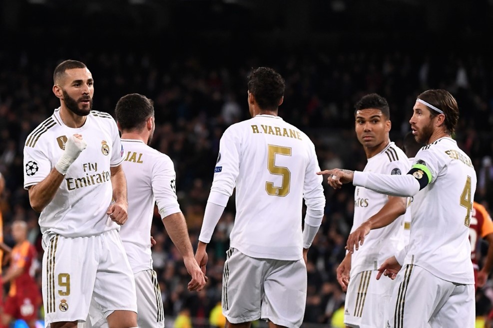 踢疯了梅西戴帽破贝利纪录,皇马16-17欧冠之路一剪到底