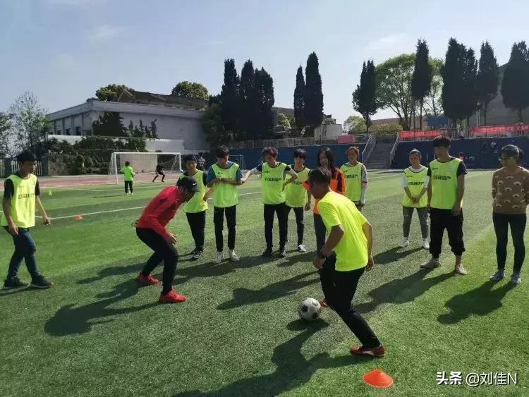 长着外国脸,长着中国脸的外国足球运动员