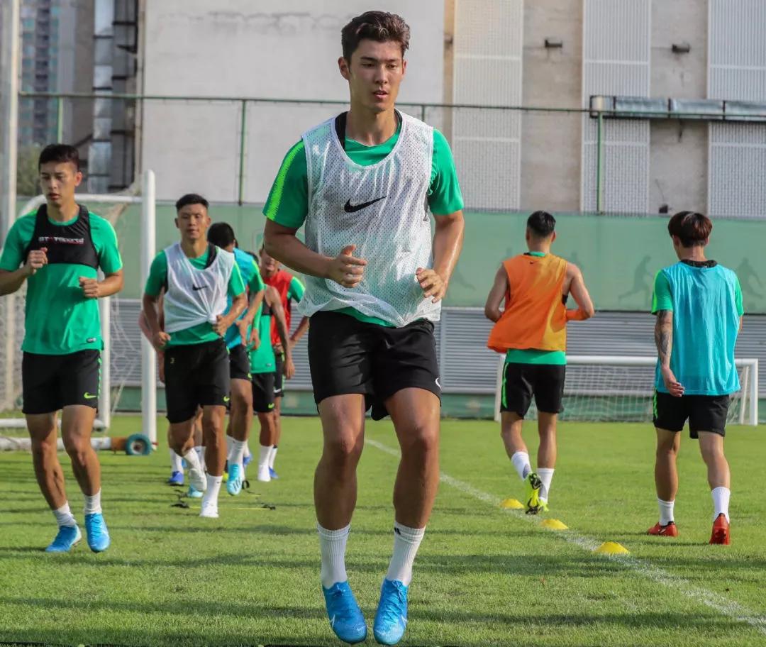 拜托，千万别让萧亚轩看到这些国家体坛中的鲜肉帅哥