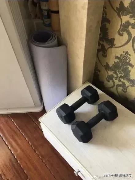 每个家里都有瑜伽垫,每个家庭都有个瑜伽垫