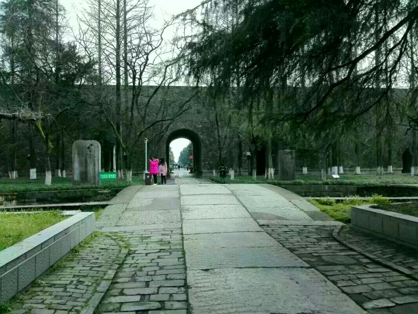 从《金陵*梦春**》到《金陵新梦》