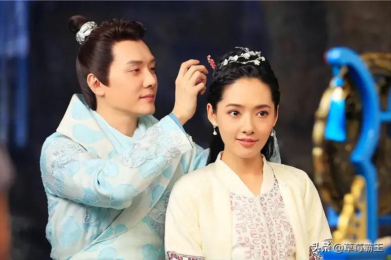 8位标准的都市美女，古装扮相略显违和，一换上现代装就艳丽逼人