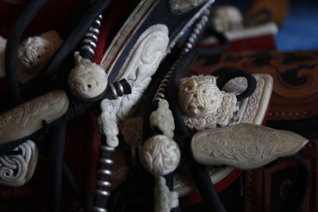 用骨头拼成的工艺品,用骨头做的蒙古艺术