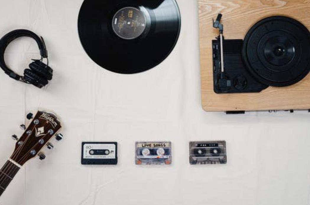 英皇五级钢琴考级曲目骑士,英皇考级曲目爱的礼赞讲解