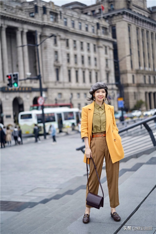 秋冬叠穿白衬衫怎么搭裤子,衬衫怎么穿两件