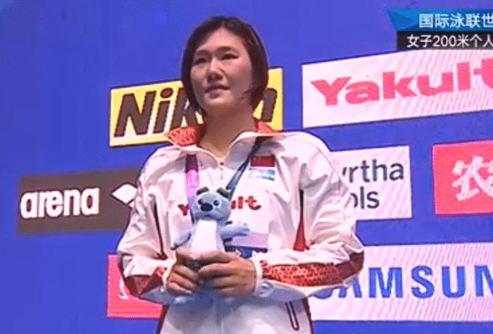 叶诗文重登领奖台,老将叶诗文上演惊天逆转