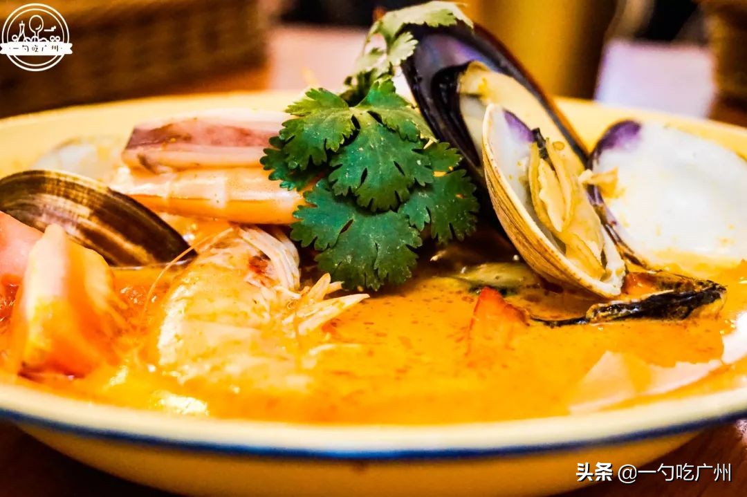 神经病啊!在泰国卖100的绿奶茶这只卖18?真相竟是老板有租收..