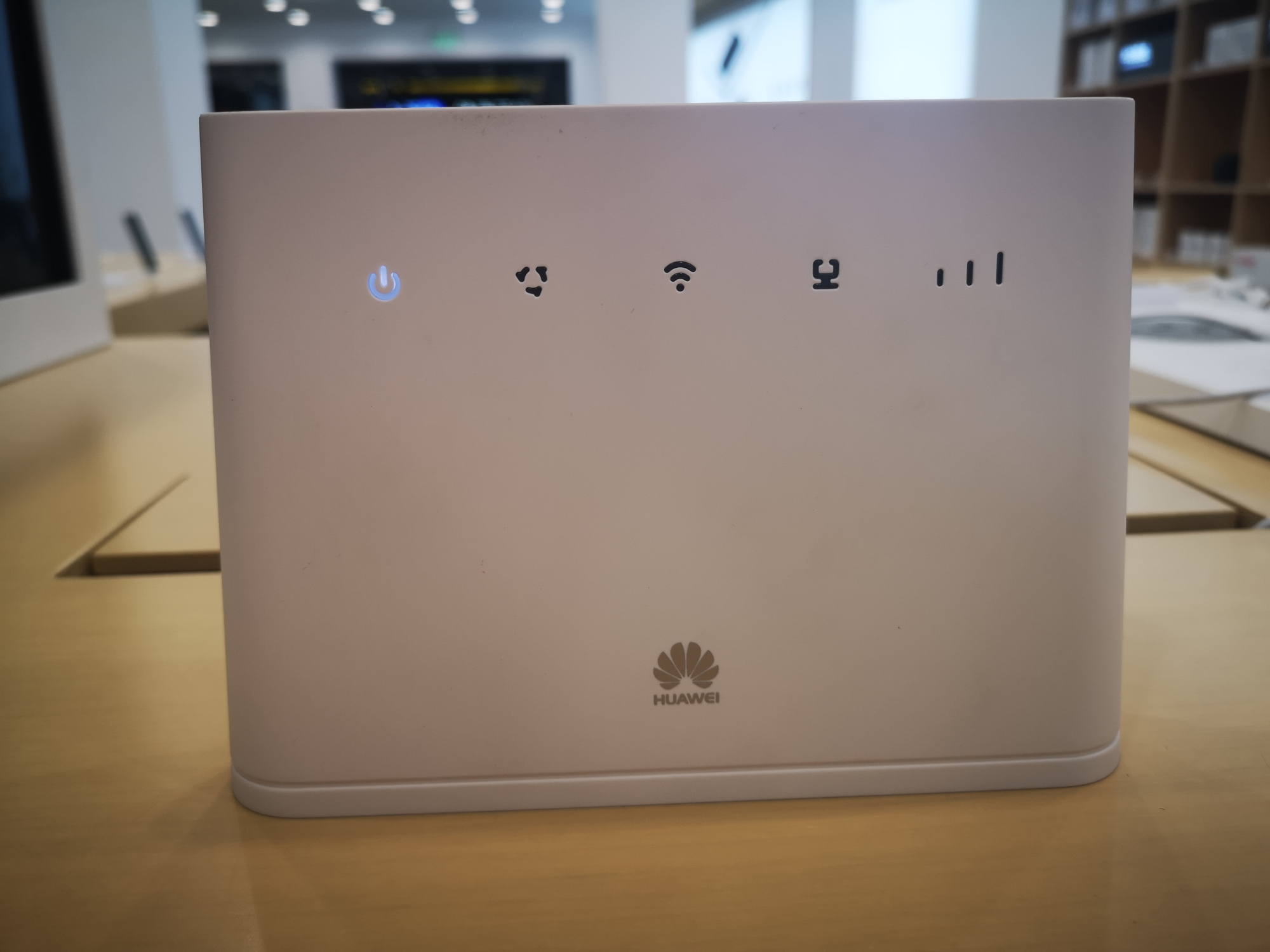 华为一碰就能上网的路由器怎么用,华为4g路由器能当普通路由器用吗