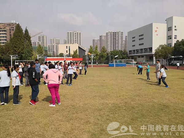 如何在校园里“玩转”飞盘？景华中学用行动告诉你