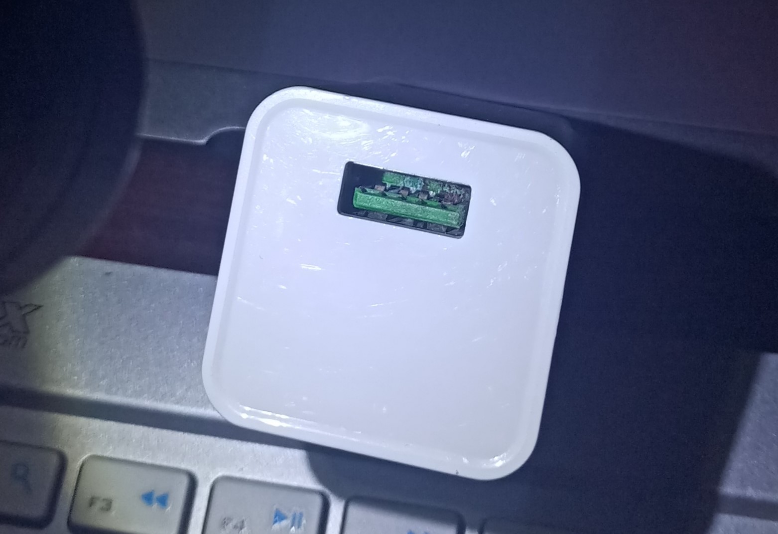 山寨也越来越舍得花成本了！拆解一个高仿的山货OPPO充电头