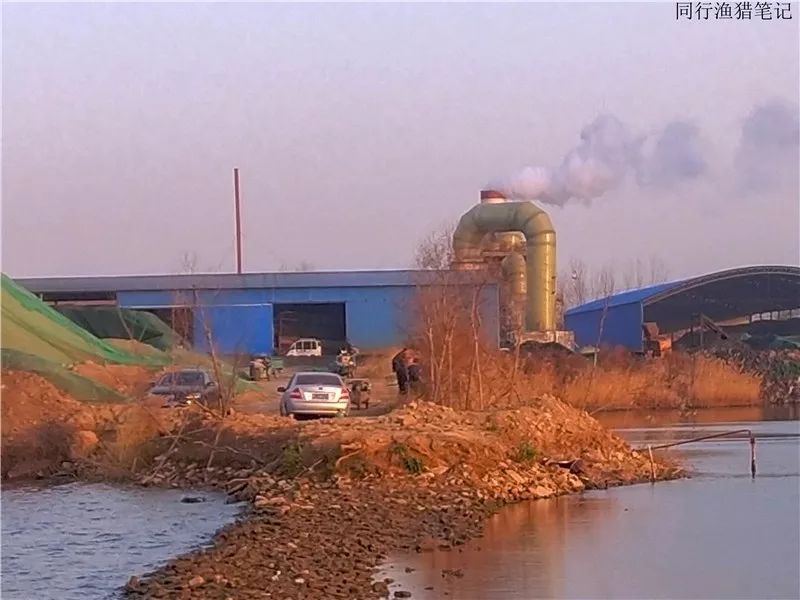 其貌不扬的一位钓友,谁成想竟是一位抛投高手