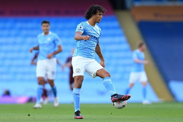 德波尔和阿克谁厉害,德波尔巴萨西班牙