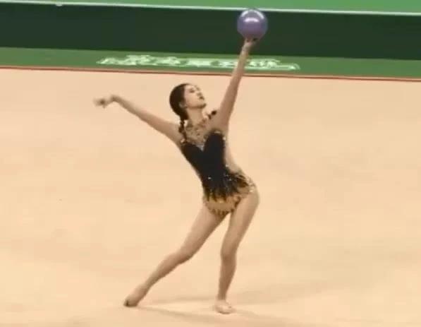 赵露思球操完整版,赵露思球操艺术体操