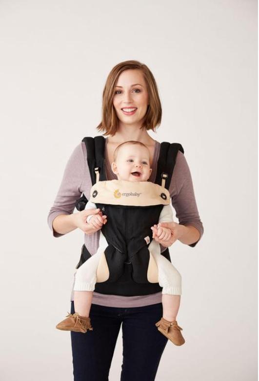 新生儿如何抱才是正确的姿势呢,新生儿怎么抱姿势正确简单