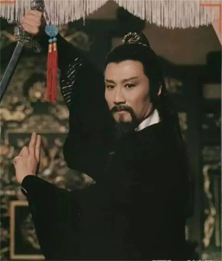 一生风流,也曾因被甩而痛哭,谢霆锋老爸才是真情圣