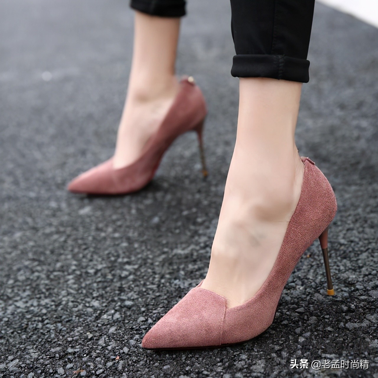 黑色皮高跟鞋怎么搭配夏天连衣裙,适合秋冬搭配连衣裙的高跟鞋