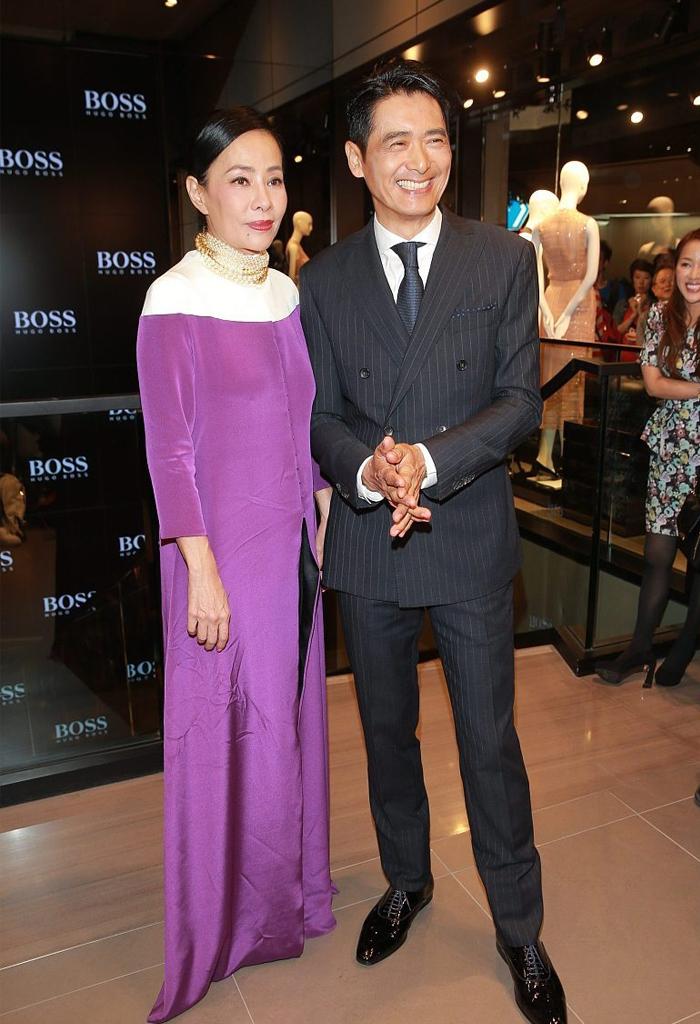 陈荟莲紫色长裙,陈荟莲浓妆走红毯