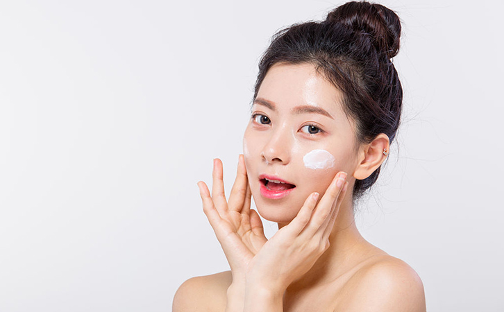 四十岁女人护肤品使用顺序,套装护肤品怎么使用顺序图