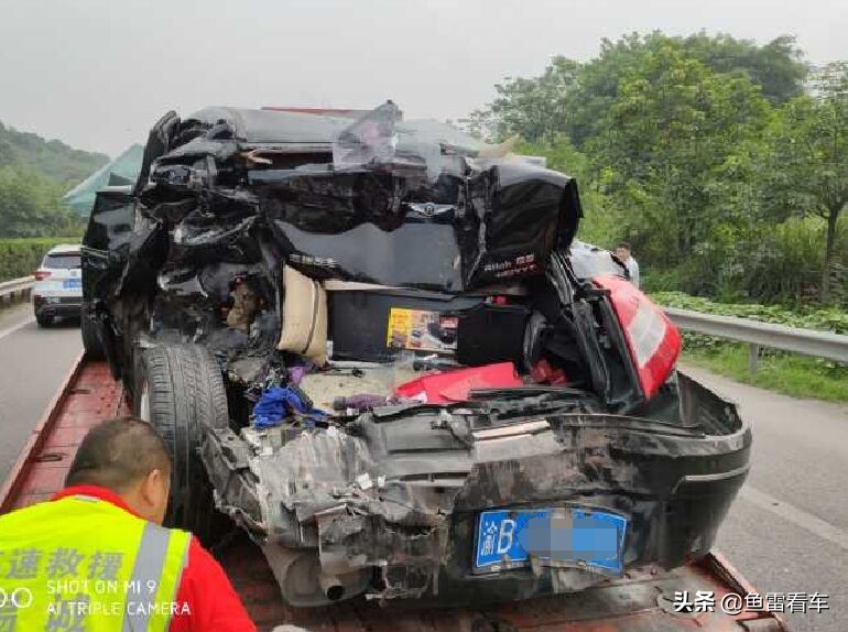 瑞麒g5碰撞25%,奇瑞瑞麒g5120公里时速碰撞