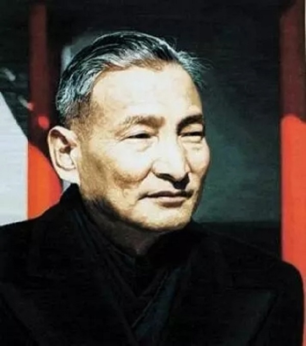 毛主席是如何评价*云陈**、*小平邓**的？