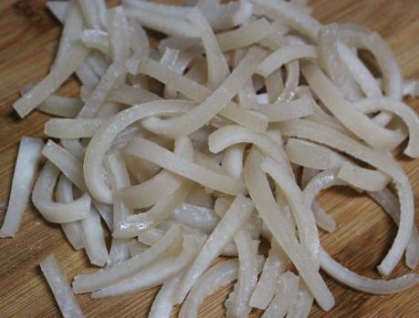 猪皮冻不筋道怎么补救,猪皮冻夏季不融化的技巧