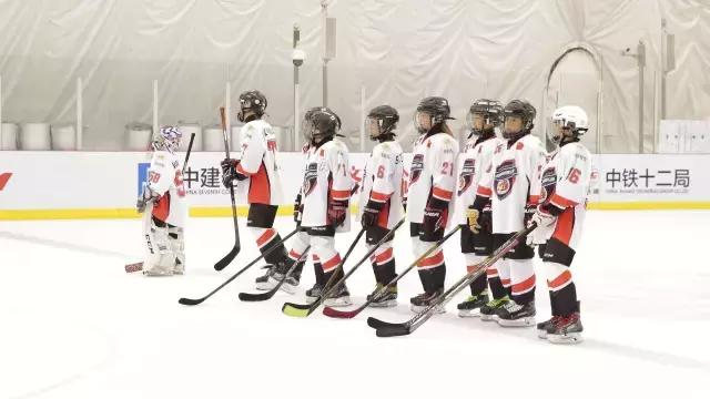 单排四轮冰鞋初学者教程视频,edea哪款冰鞋适合初学者