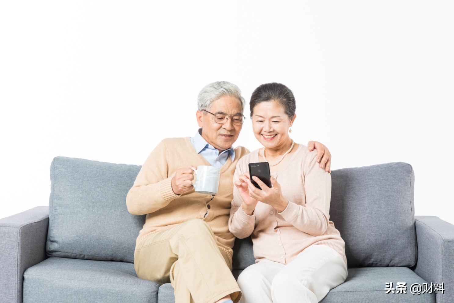 银行存款人死亡银行会通知吗,银行死期存款人死了怎么办