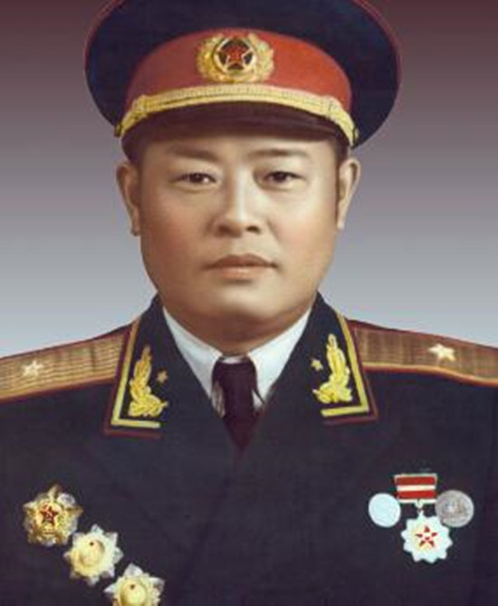 彭德怀麾下两位叫振华的将军，都当了省委书记，都是正大军区级