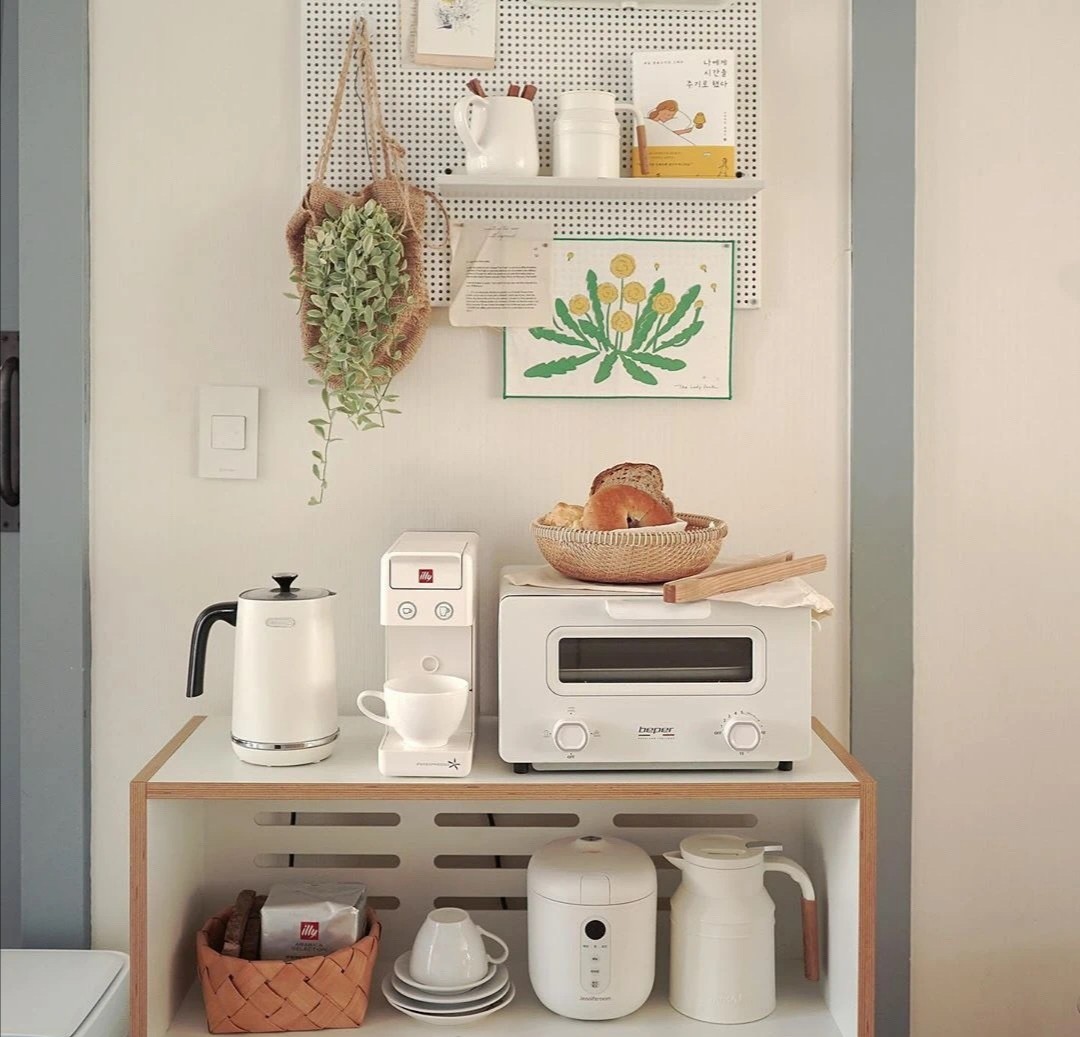 会做饭也会收拾，米白原木色，简简单单不凌乱，收住一家人的心