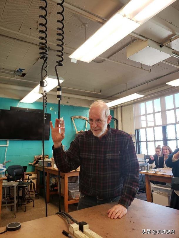 一篇来自美国的报道：全世界都看到了我们中国的优胜派美术教育