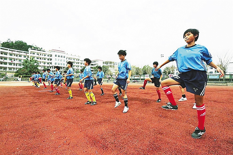魅力琼中掀起足球旋风