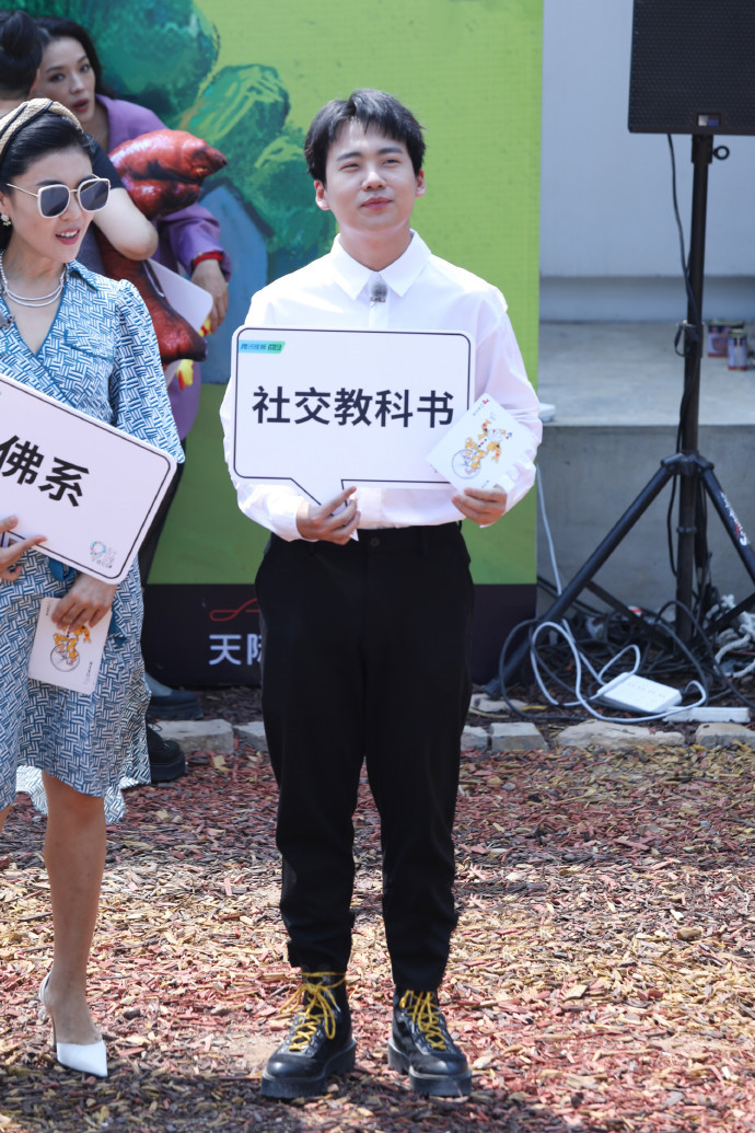 郭麒麟穿西装最帅的样子,郭麒麟穿西装真的帅