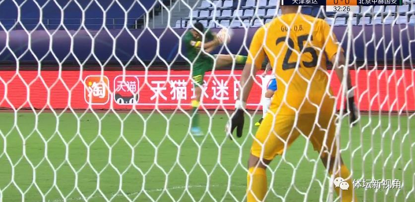 洋哨来不了，本土裁判肩上担子太重了，一晚上2场关键战都有争议