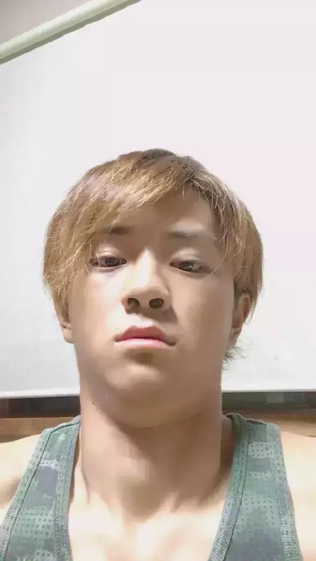 日本流行鼻孔塞珍珠自拍是什么梗？对不起，是我不懂时尚